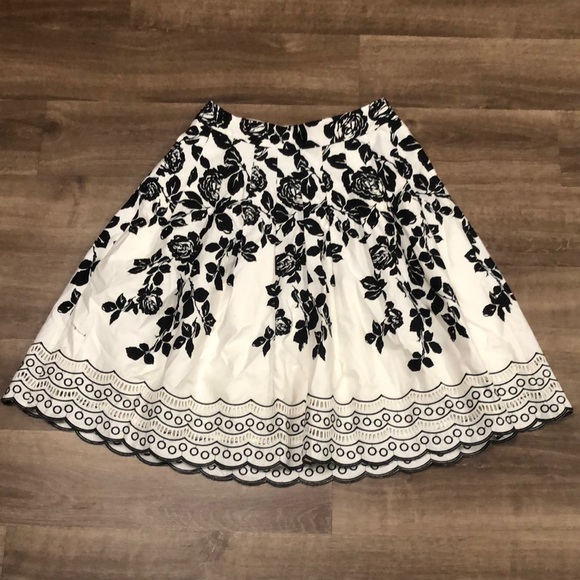 Talbots Dresses & Skirts - Talbots Black White A-Line Scalloped Lace Rose Patterned Skirt size 2
